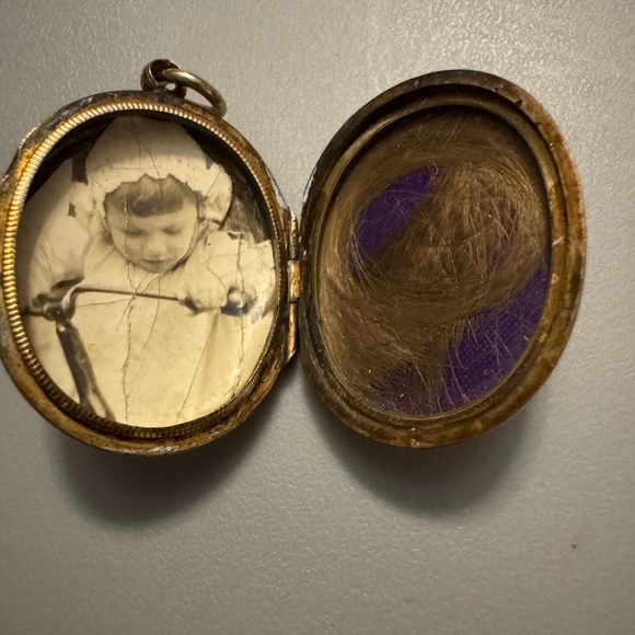 Floral rose Gold Oval Locket Pendant Antique - Picture 4 of 6